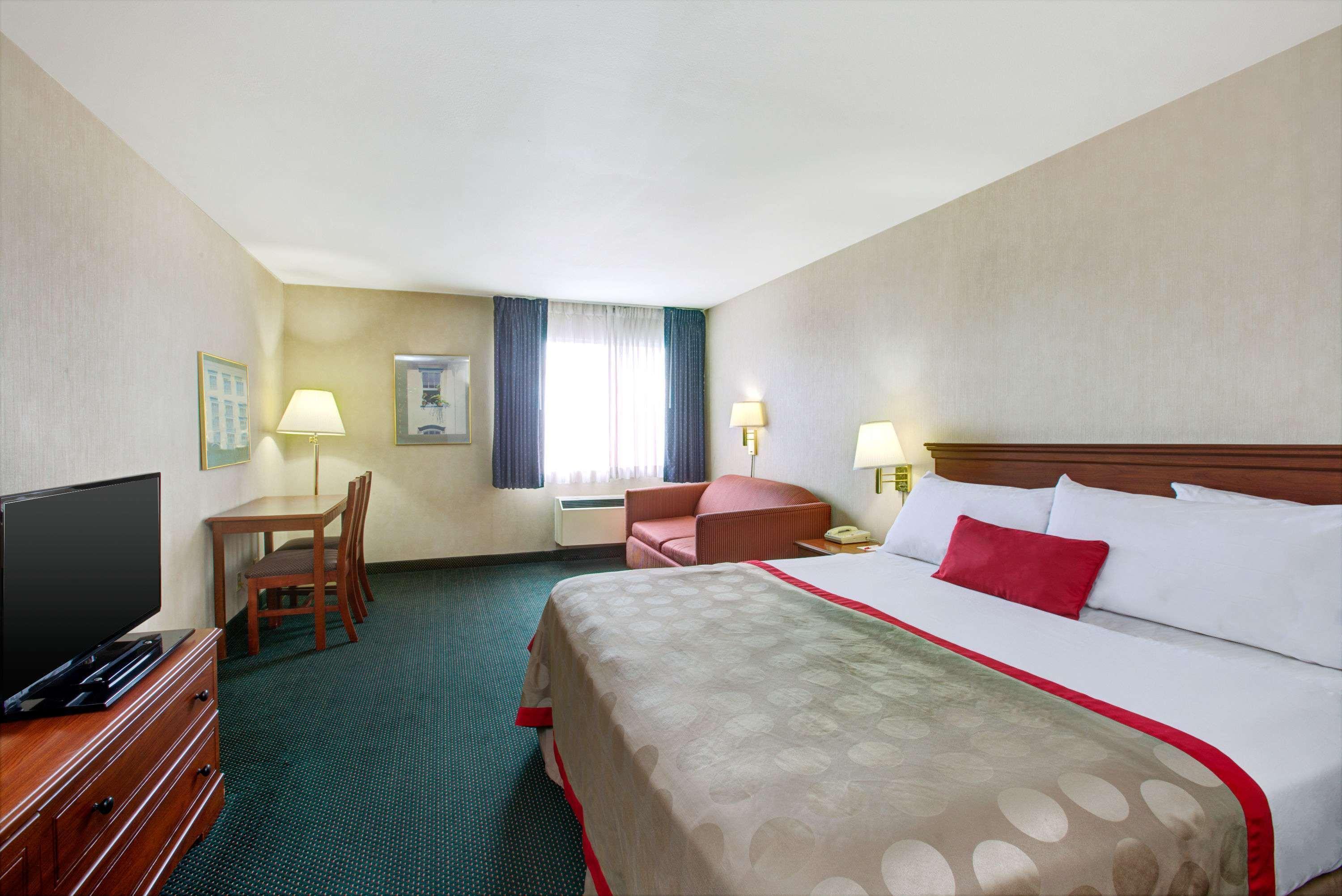 Hotel Ramada By Wyndham Hawthorne/Lax Esterno foto