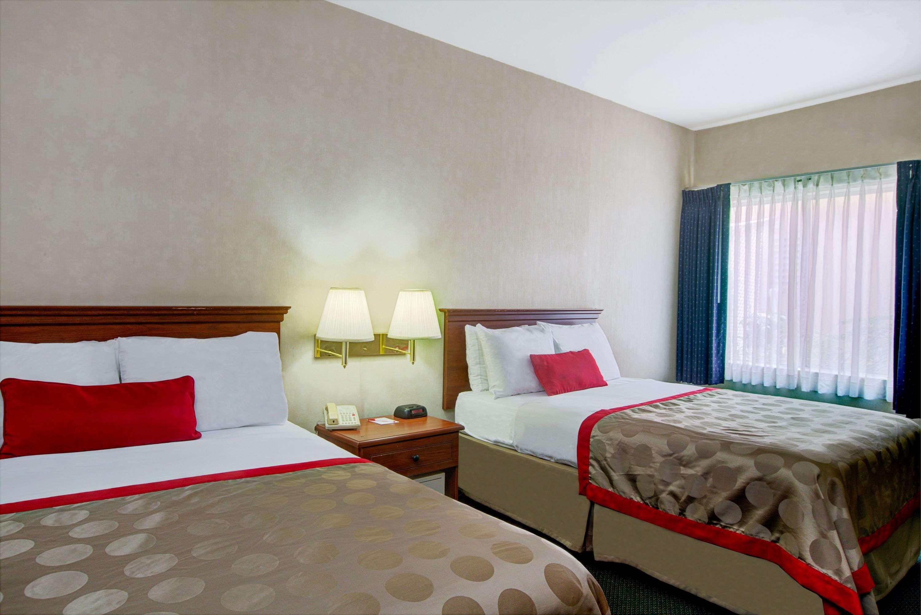 Hotel Ramada By Wyndham Hawthorne/Lax Esterno foto