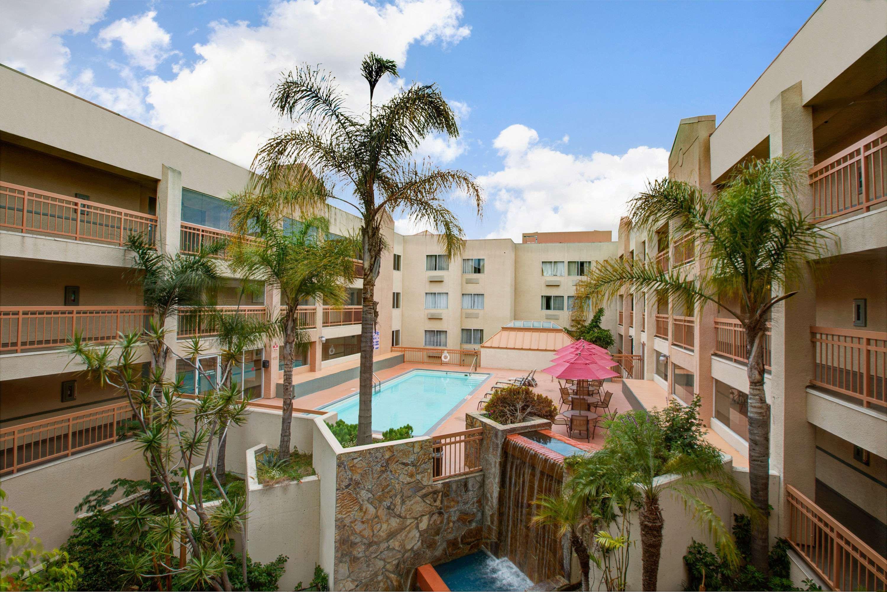 Hotel Ramada By Wyndham Hawthorne/Lax Esterno foto