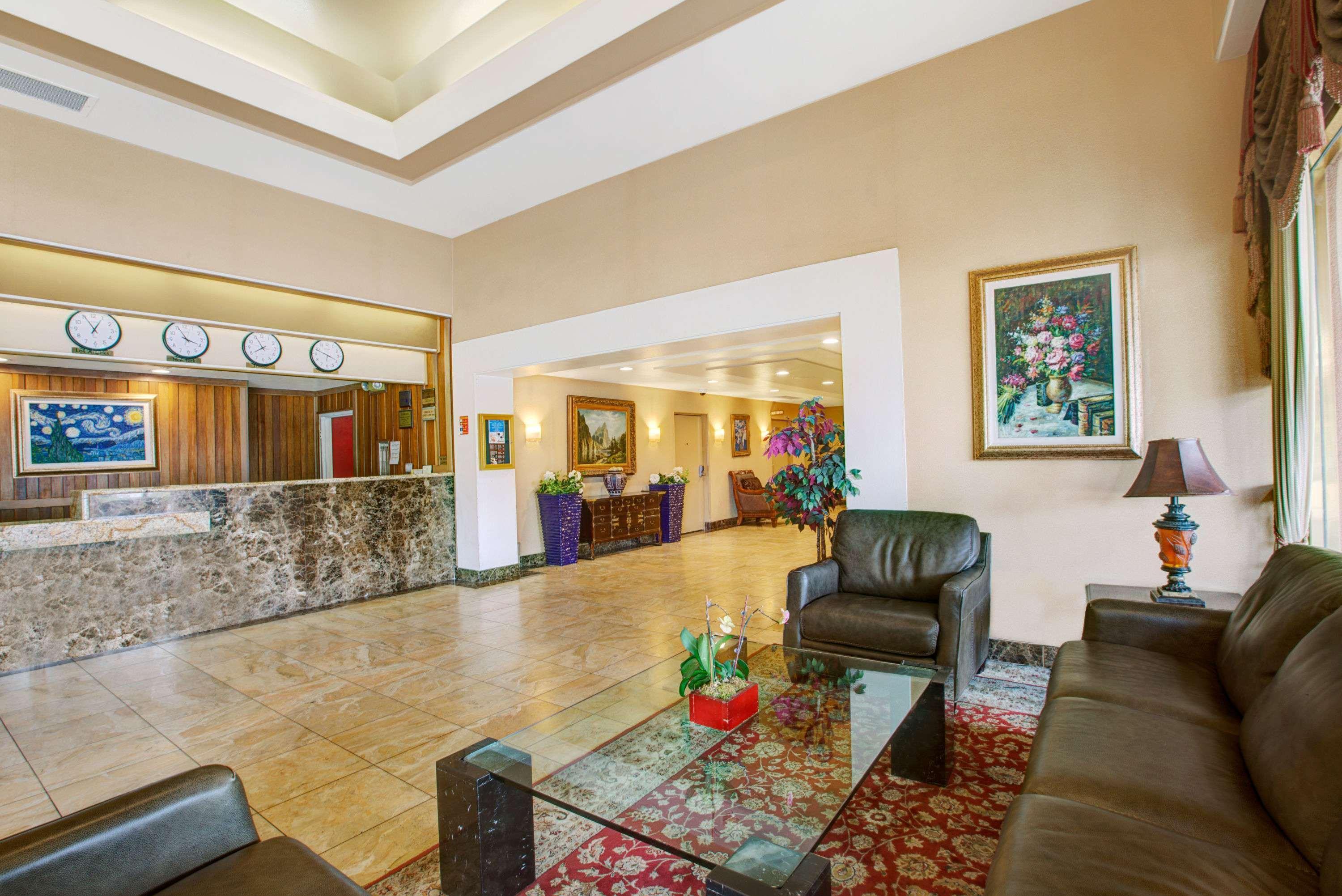 Hotel Ramada By Wyndham Hawthorne/Lax Esterno foto